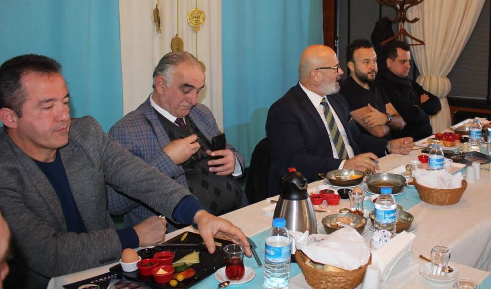 Arifiye Belediye Başkan Aday Adayı Remzi Adıyaman'dan Basın Mensupları ile Kahvaltıda bir araya geldi. İŞTE O ANLAR