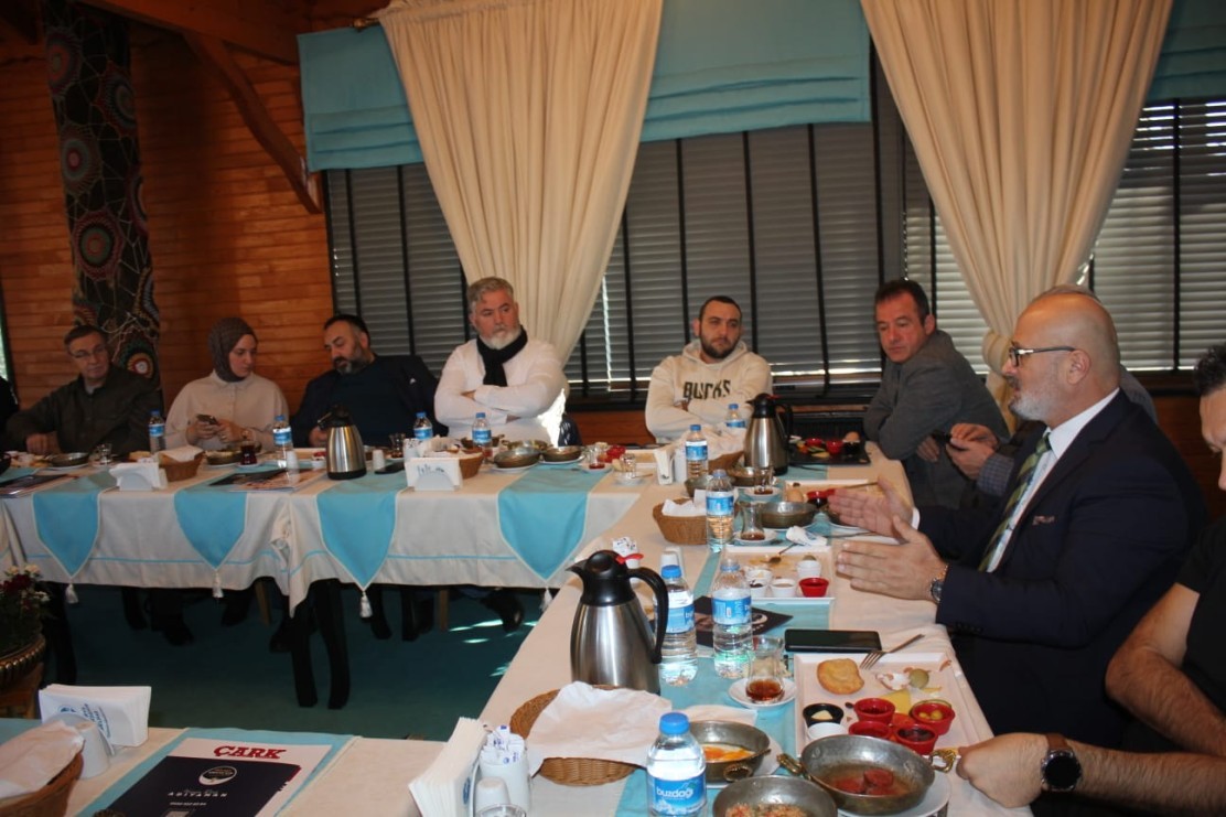Arifiye Belediye Başkan Aday Adayı Remzi Adıyaman'dan Basın Mensupları ile Kahvaltıda bir araya geldi. İŞTE O ANLAR