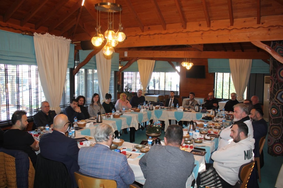 Arifiye Belediye Başkan Aday Adayı Remzi Adıyaman'dan Basın Mensupları ile Kahvaltıda bir araya geldi. İŞTE O ANLAR