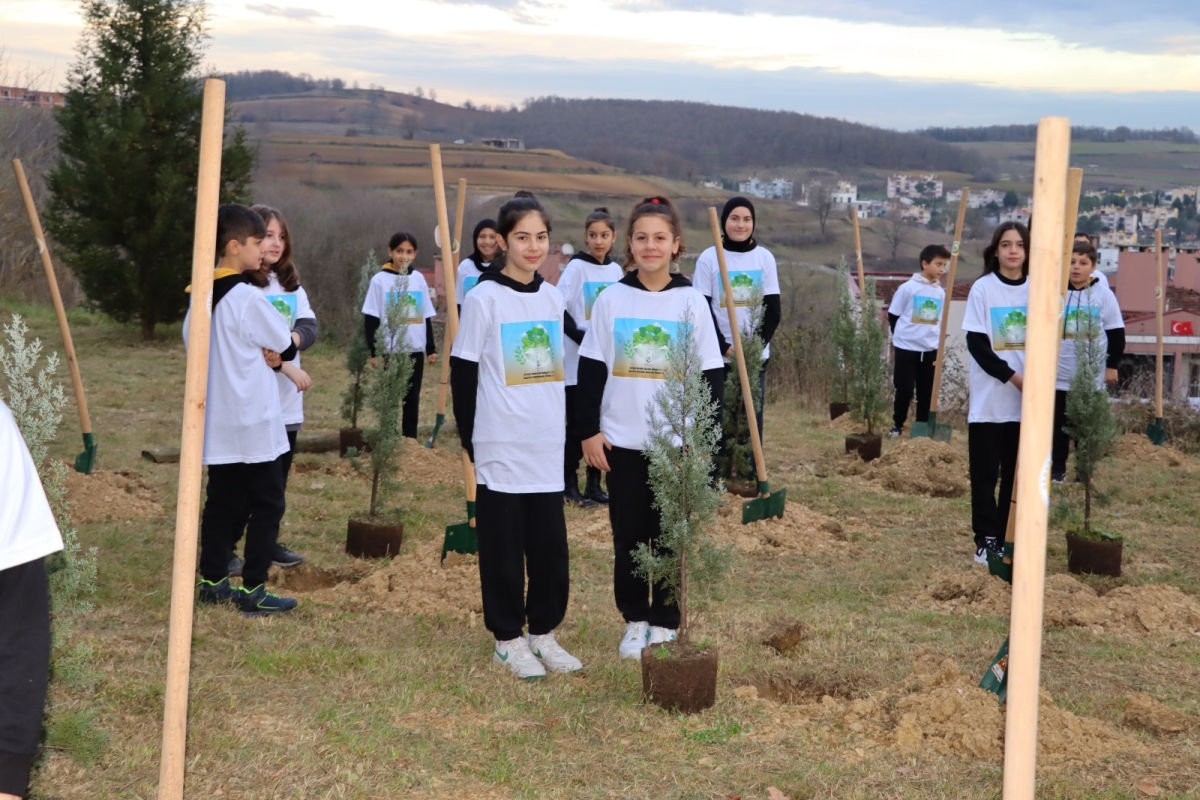 Gazze'de Yaşamını Yitiren Çocuklar Anısına Sakarya'da Okul Bahçelerine 6.000 Fidan Dikildi ( İŞTE O FOTOĞRAFLAR )