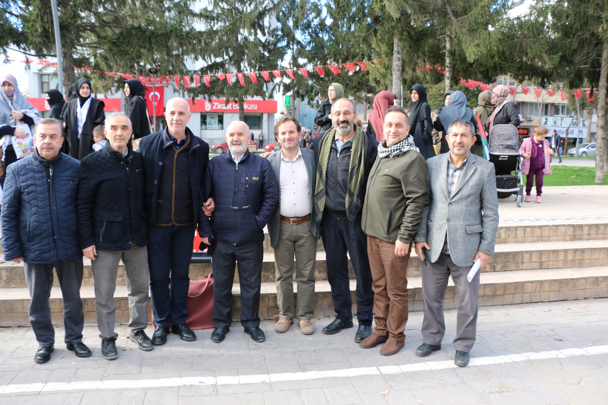 Milli İrade Sakarya Meydanlarında FİLİSTİN'e destek vermeye devam ediyor..