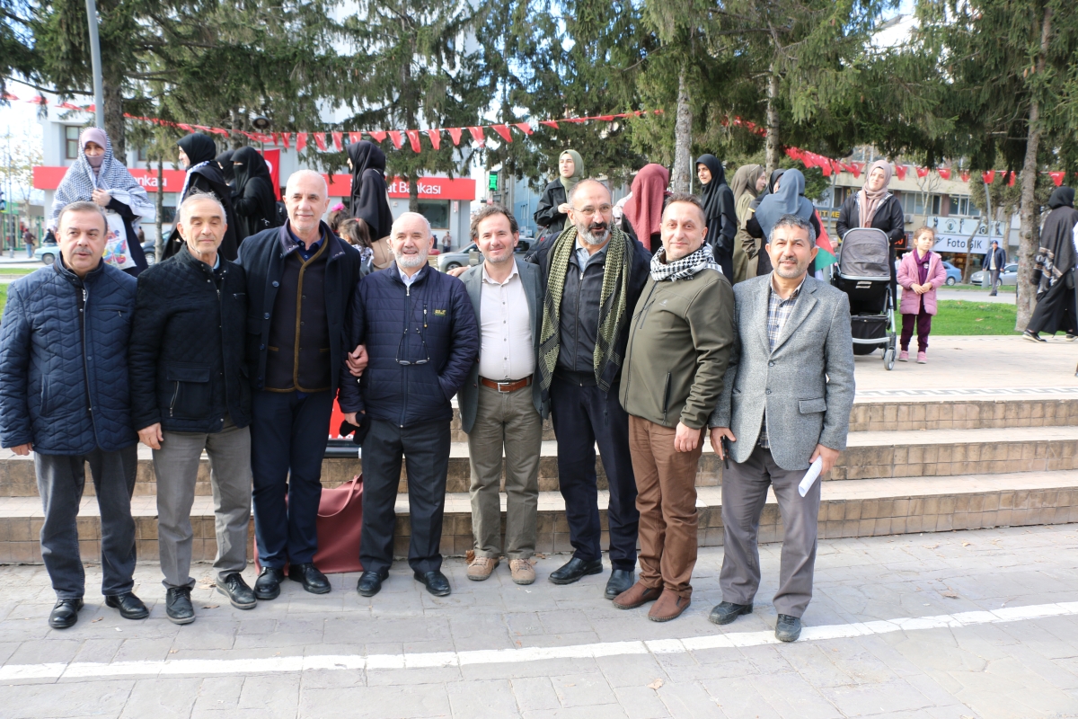 Milli İrade Sakarya Meydanlarında FİLİSTİN'e destek vermeye devam ediyor..