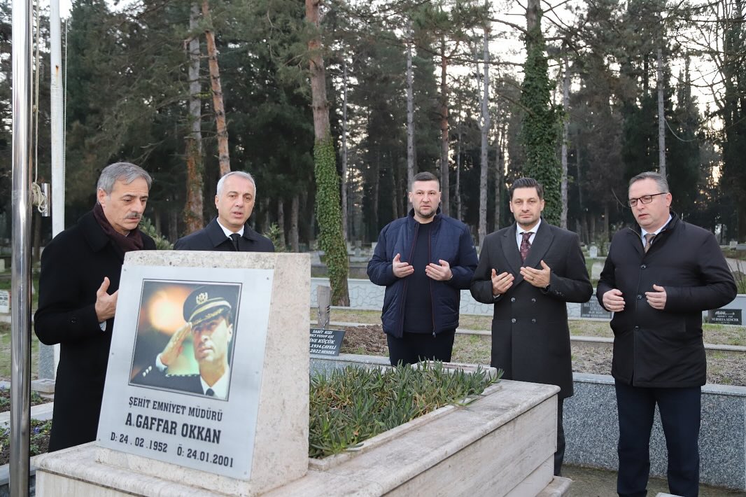 Şehit Gaffar Okkan'ın 23'inci ölüm yıl dönümünde Mezarı Başında Dualarla Anıldı ( İŞTE O ANLARA AİT KARELER )