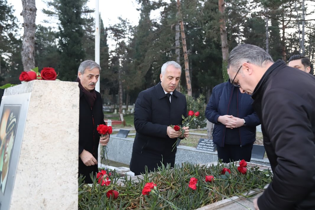 Şehit Gaffar Okkan'ın 23'inci ölüm yıl dönümünde Mezarı Başında Dualarla Anıldı ( İŞTE O ANLARA AİT KARELER )