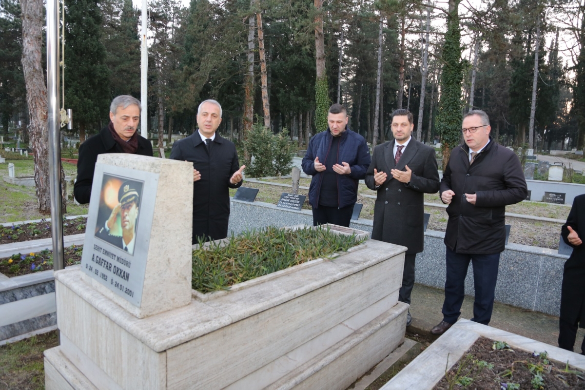 Şehit Gaffar Okkan'ın 23'inci ölüm yıl dönümünde Mezarı Başında Dualarla Anıldı ( İŞTE O ANLARA AİT KARELER )