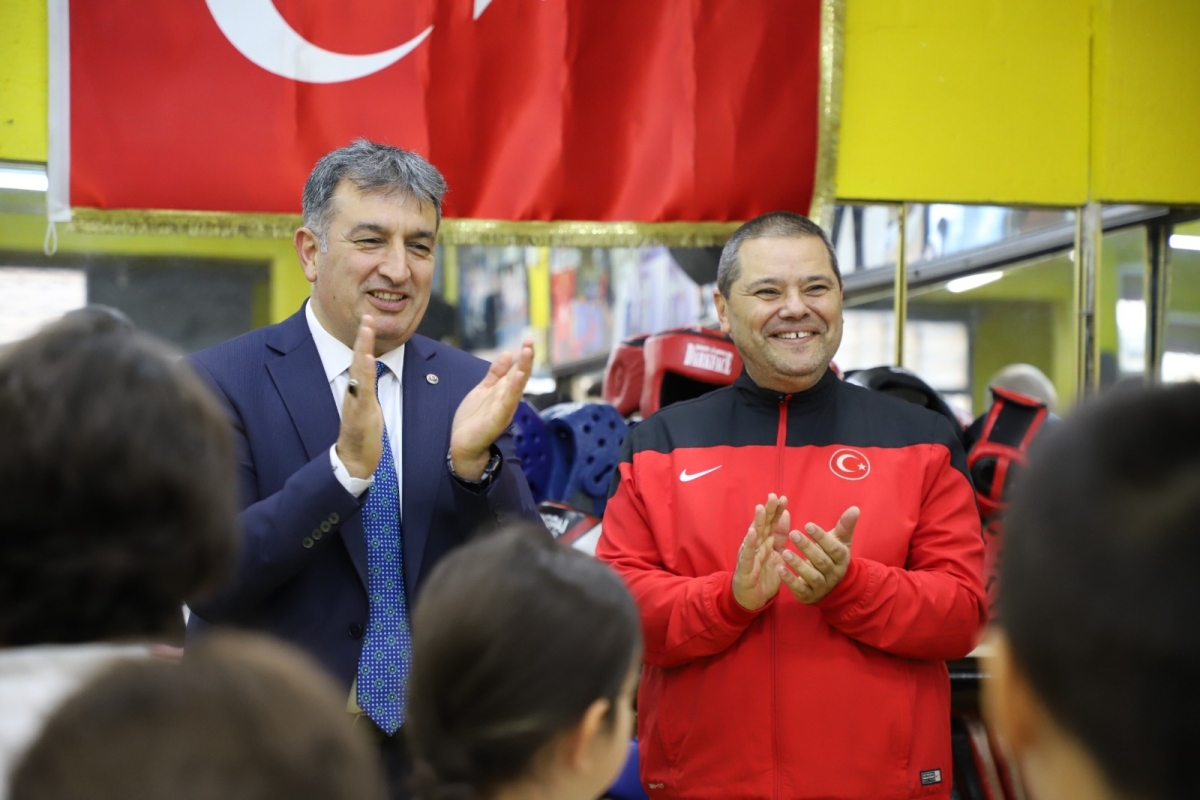 GENÇLİK VE SPOR İL MÜDÜRÜNDEN BAŞARALI SPOR KULÜBÜNE ZİYARET...