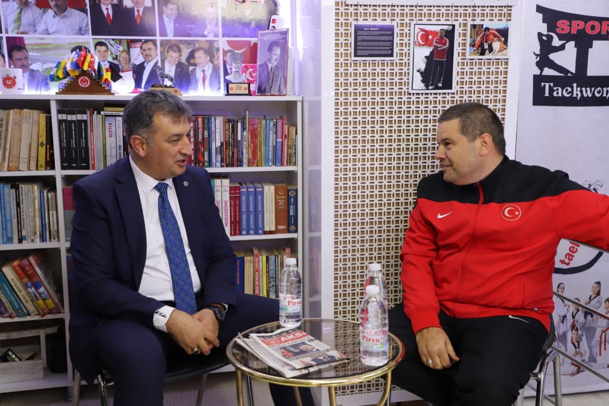 GENÇLİK VE SPOR İL MÜDÜRÜNDEN BAŞARALI SPOR KULÜBÜNE ZİYARET...
