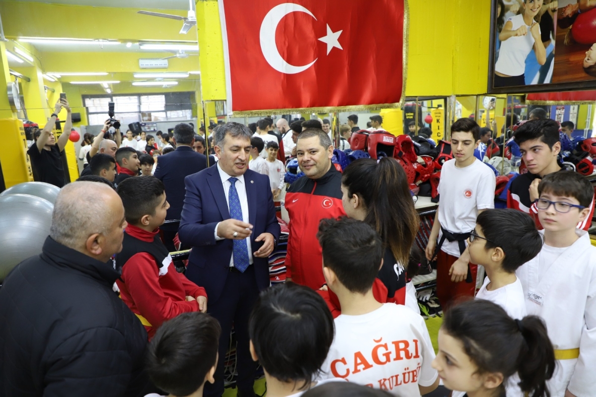 GENÇLİK VE SPOR İL MÜDÜRÜNDEN BAŞARALI SPOR KULÜBÜNE ZİYARET...