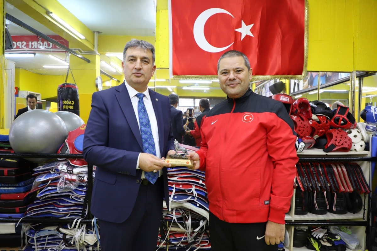 GENÇLİK VE SPOR İL MÜDÜRÜNDEN BAŞARALI SPOR KULÜBÜNE ZİYARET...