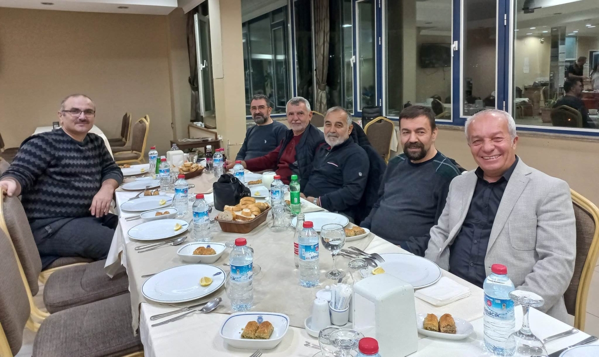 Sakarya Arifiye Öğretmen Lisesi Sevdası Devam Ediyor. ( GÜNÜN FOTOĞRAFLARI )