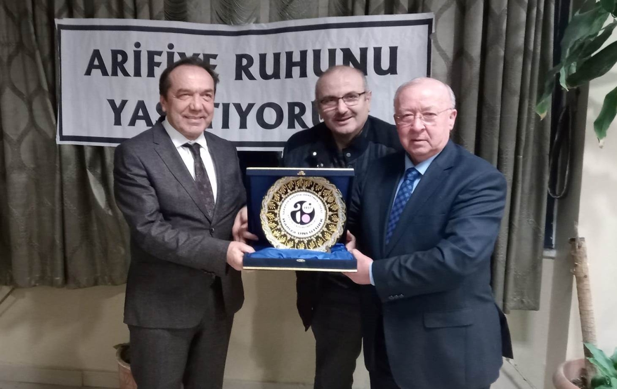 Sakarya Arifiye Öğretmen Lisesi Sevdası Devam Ediyor. ( GÜNÜN FOTOĞRAFLARI )