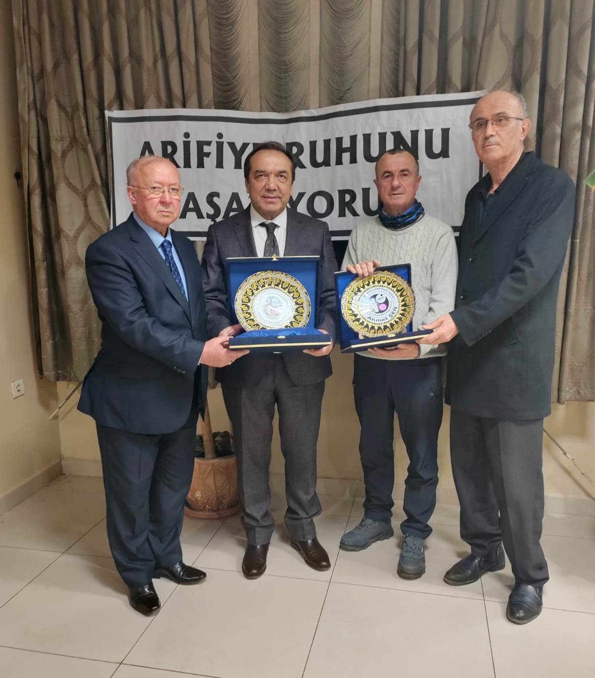 Sakarya Arifiye Öğretmen Lisesi Sevdası Devam Ediyor. ( GÜNÜN FOTOĞRAFLARI )