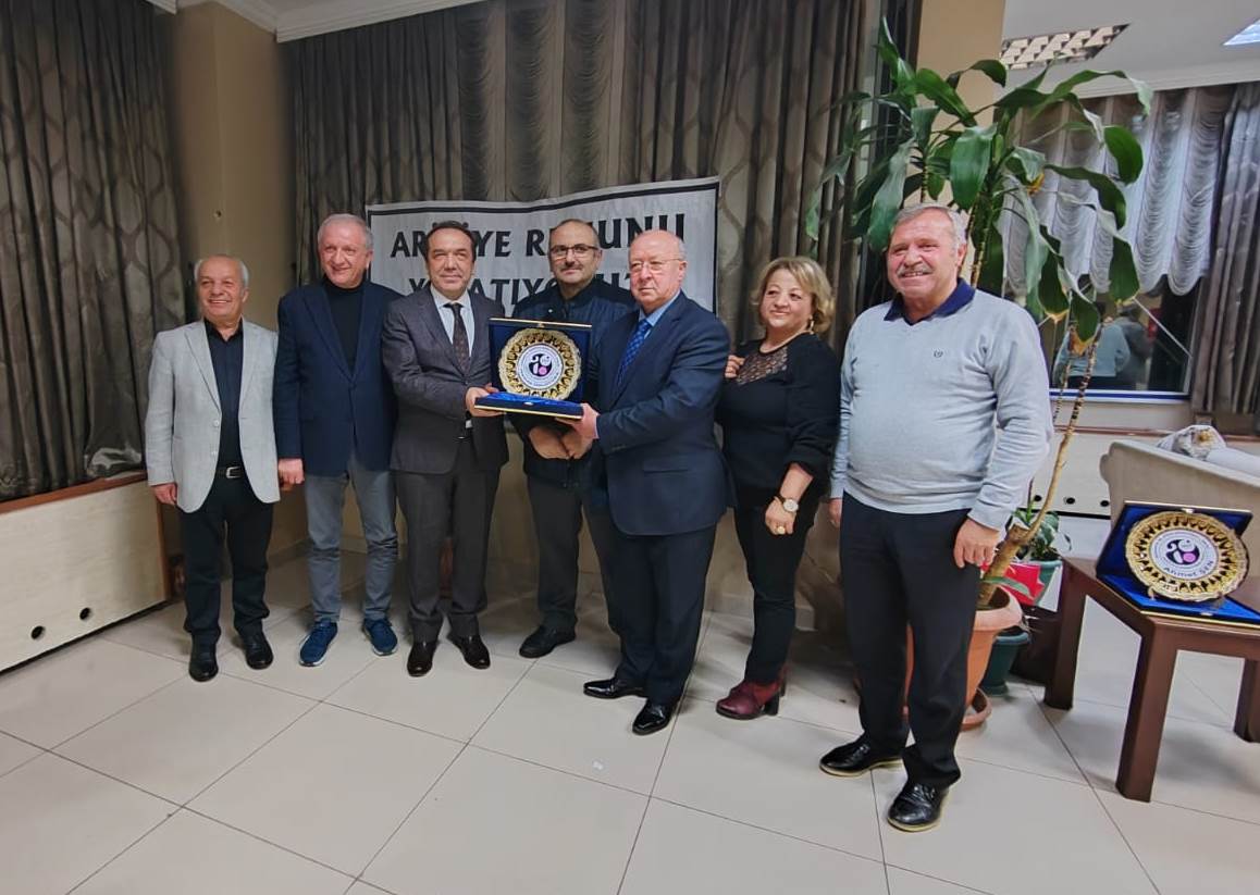 Sakarya Arifiye Öğretmen Lisesi Sevdası Devam Ediyor. ( GÜNÜN FOTOĞRAFLARI )