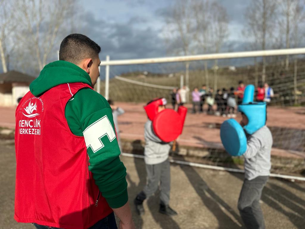 ERENLER GENÇLİK MERKEZİNDEN GÖNÜLLÜLÜK HAREKETİ