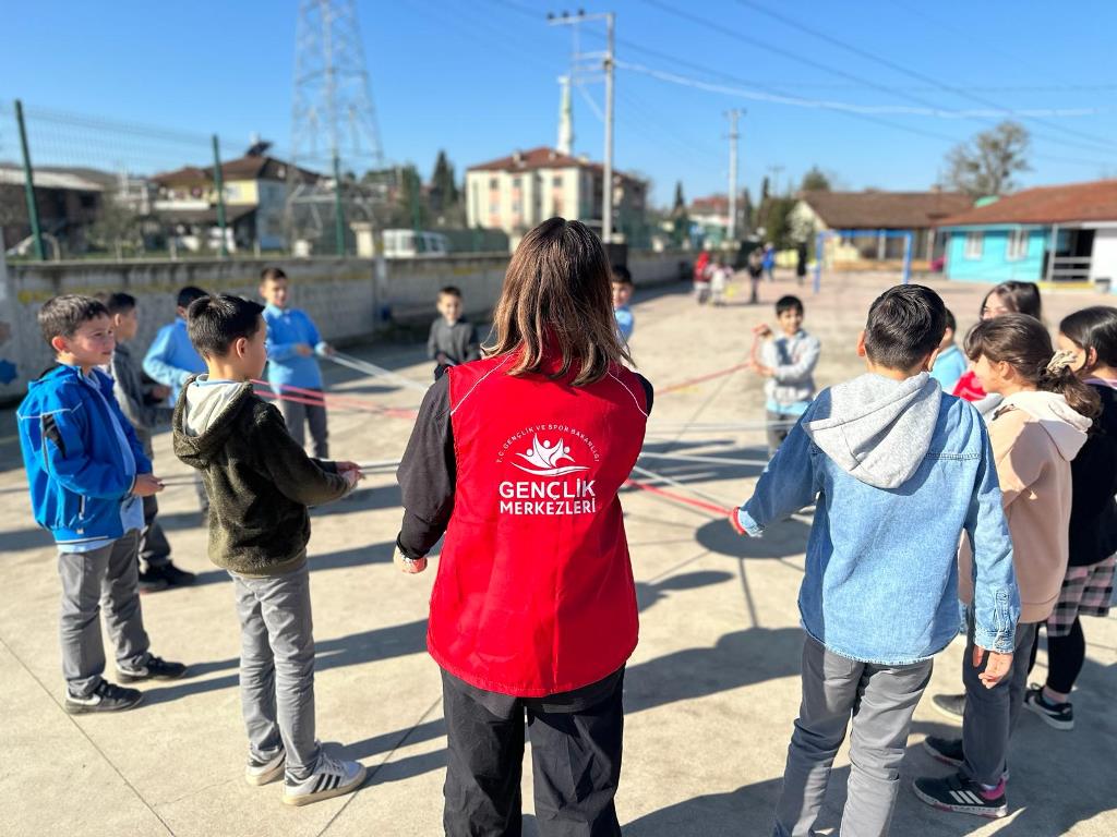 ERENLER GENÇLİK MERKEZİNDEN GÖNÜLLÜLÜK HAREKETİ