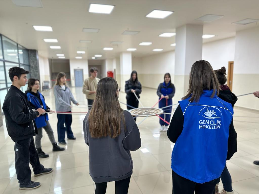 ERENLER GENÇLİK MERKEZİNDEN GÖNÜLLÜLÜK HAREKETİ