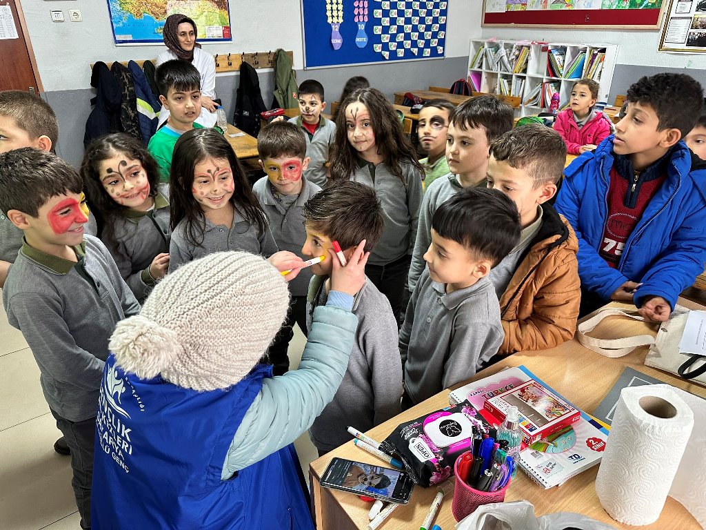 ERENLER GENÇLİK MERKEZİNDEN GÖNÜLLÜLÜK HAREKETİ