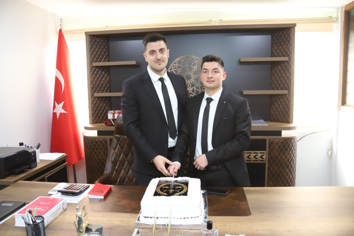 Yaklaşık 5 aydır hizmette olan, Anıl Demir ve Abdullah Atmaca’ Demir & Atmaca Hukuk Bürosu’nun Görkemli Açılışı ( GÜNÜN ÖZEL FOTOĞRAFLARI )