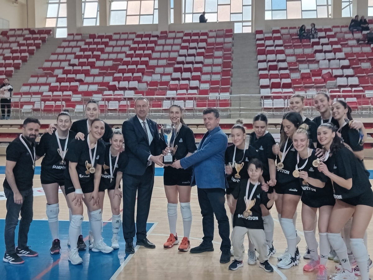 Eczacıya deviren kızlar namağlup şampiyon