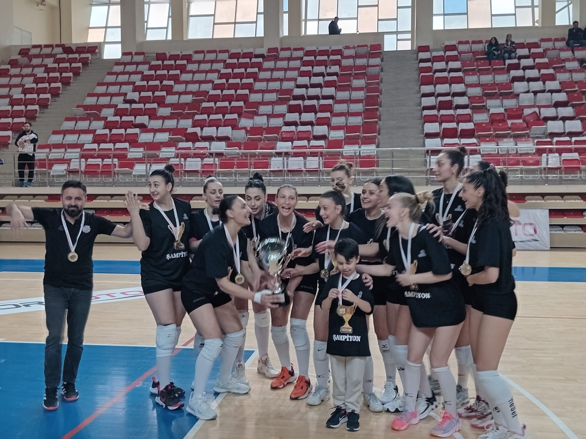 Eczacıya deviren kızlar namağlup şampiyon