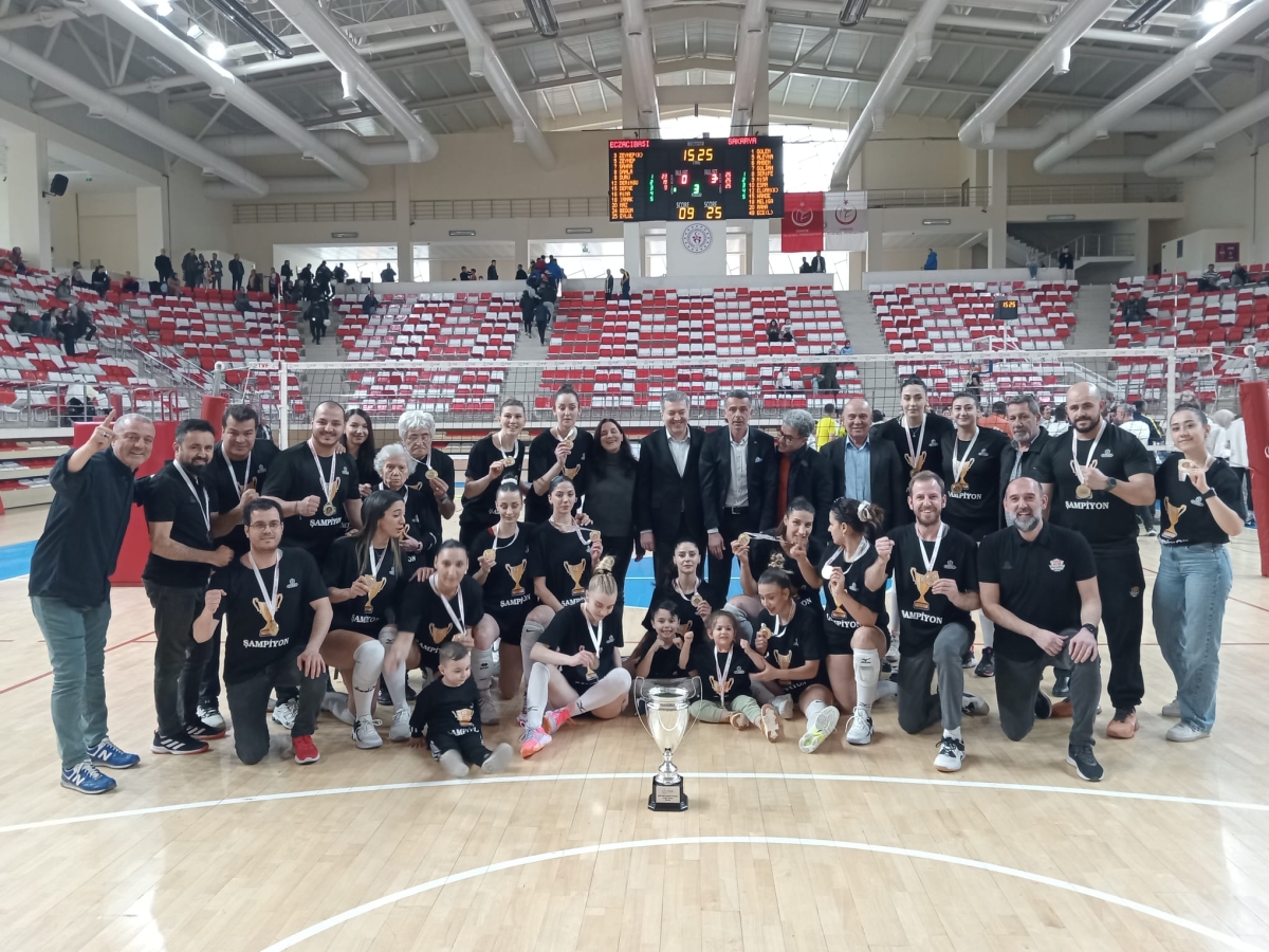 Eczacıya deviren kızlar namağlup şampiyon