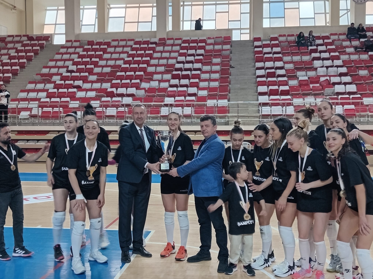 Eczacıya deviren kızlar namağlup şampiyon