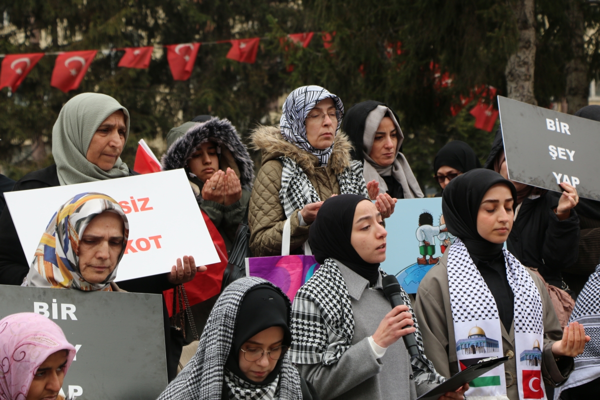 Milli İrade Sakarya Meydanlarında 8 Mart Dünya Kadınlar Günün'de Filistin'e destek vermeye devam ediyor ( GÜNÜN ÖNE ÇIKAN FOTOĞRAFLARI )