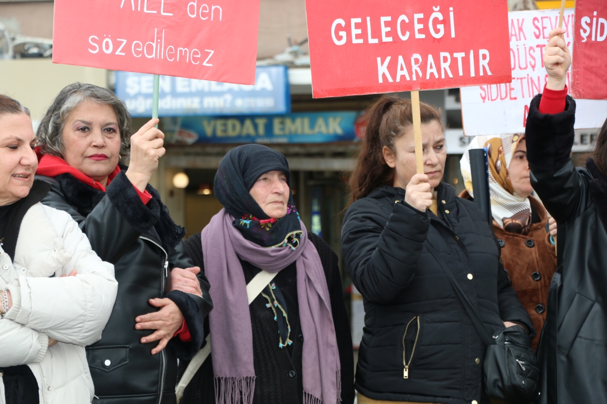  (TKB) Türk Kadınlar Birliği Sakarya Şubesi 8 Mart Dünya Kadınlar Gününü Kutladı ( GÜNE DAMGA VURAN FOTOĞRAFLAR )