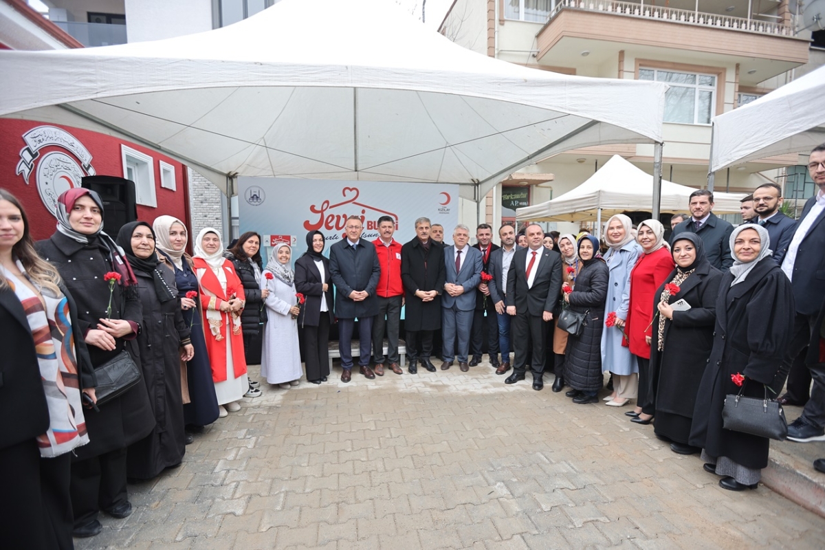 Adapazarı Sevgi Butiği Açıldı ( GÜNÜN ÖNE ÇIKAN FOTOĞRAFLARI )