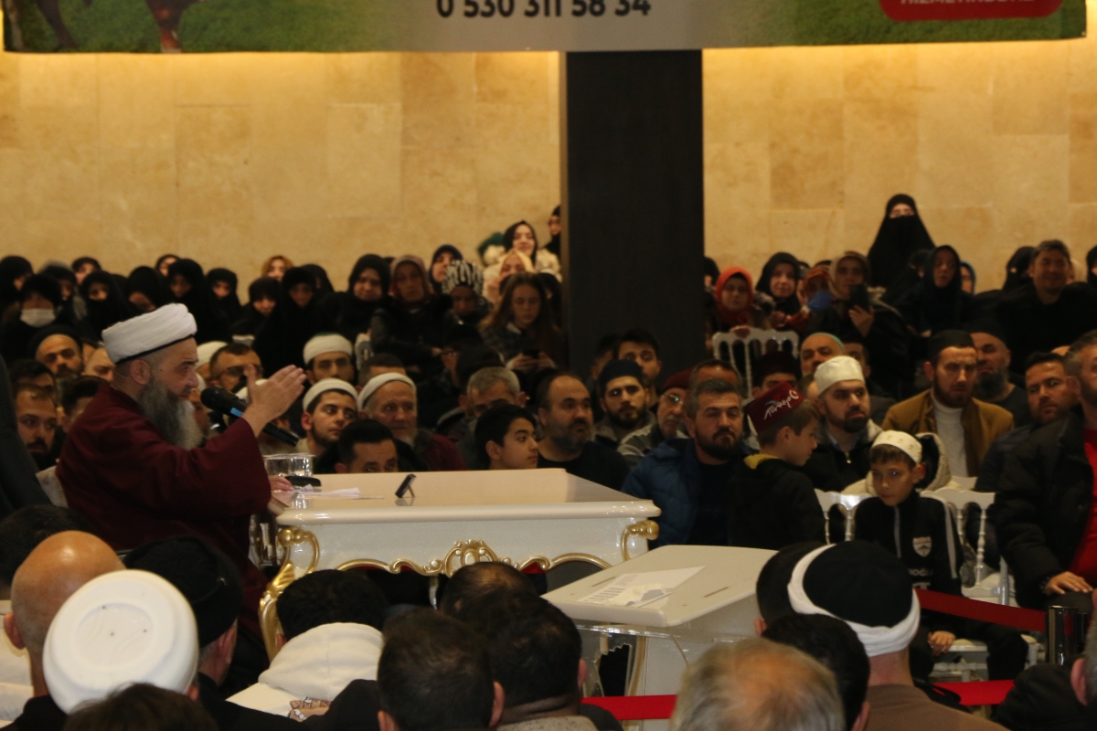 Sakarya'da Cübbeli Ahmet Mahmut Ünlü Hoca izdihamı yaşandı