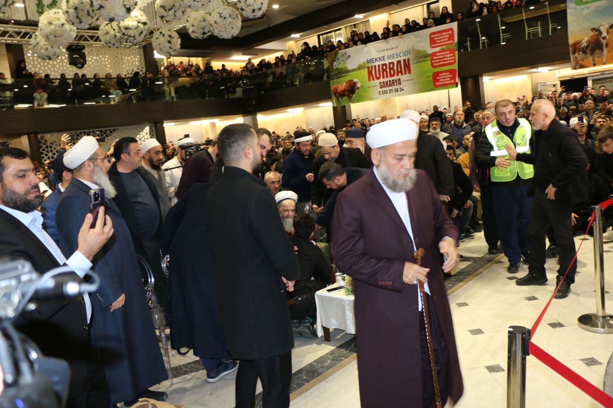 Sakarya'da Cübbeli Ahmet Mahmut Ünlü Hoca izdihamı yaşandı
