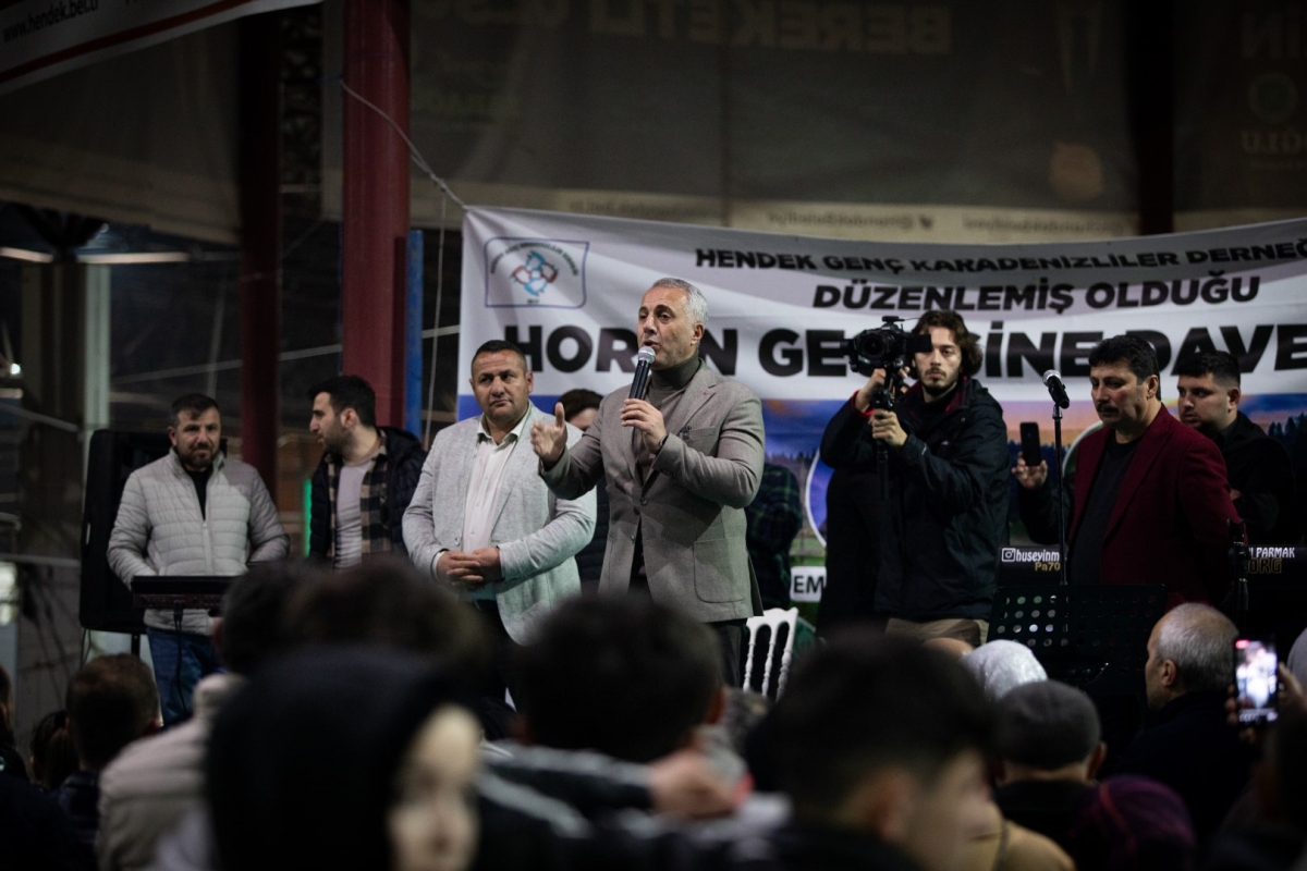 TURGUT BAŞKAN BABAOĞLU GENÇ KARADENİZLİLER GECESİNDE HORON OYNADI ( GÜNÜN ÖNE ÇIKAN KARELERİ )