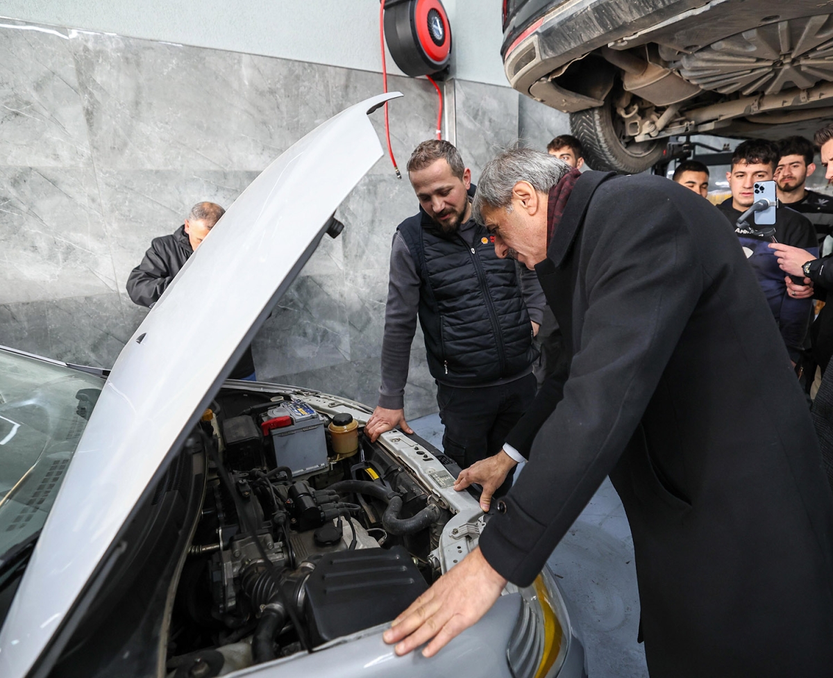 Yusuf Alemdar Modern Sanayi esnafını ziyaret etti; “Şehrimiz esnafının yanında olmaya devam edeceğiz” ( GÜNÜN ÖNE ÇIKAN FOTOĞRAFLARI )