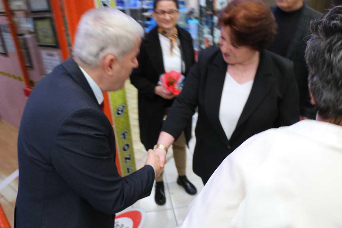 CHP Serdivan Belediye Başkan Adayı Aydoğan Arslan ile CHP Sapanca Belediye Başkan Adayı Azize Çeroğlu 14 Mart Tıp Bayramı Kutlamalarında SASÇED Başkanı Mahmure Çolak'ı Makamında Ziyaret Ettiler