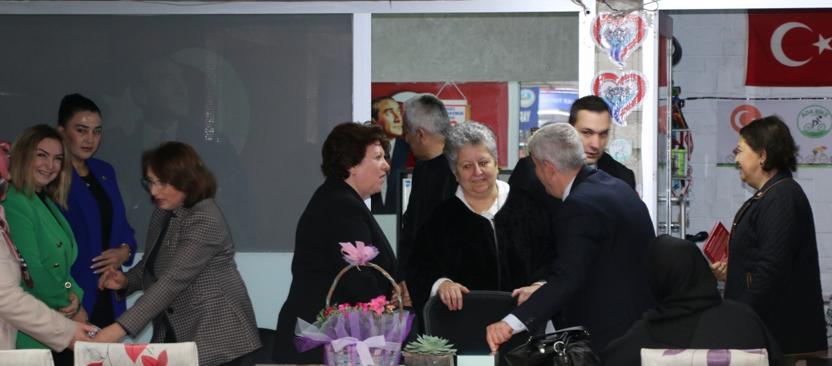 CHP Serdivan Belediye Başkan Adayı Aydoğan Arslan ile CHP Sapanca Belediye Başkan Adayı Azize Çeroğlu 14 Mart Tıp Bayramı Kutlamalarında SASÇED Başkanı Mahmure Çolak'ı Makamında Ziyaret Ettiler
