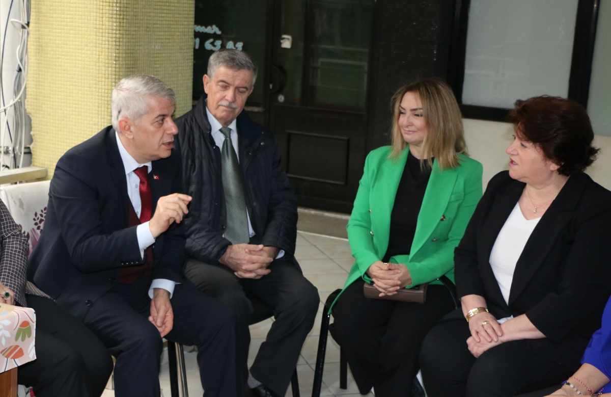 CHP Serdivan Belediye Başkan Adayı Aydoğan Arslan ile CHP Sapanca Belediye Başkan Adayı Azize Çeroğlu 14 Mart Tıp Bayramı Kutlamalarında SASÇED Başkanı Mahmure Çolak'ı Makamında Ziyaret Ettiler