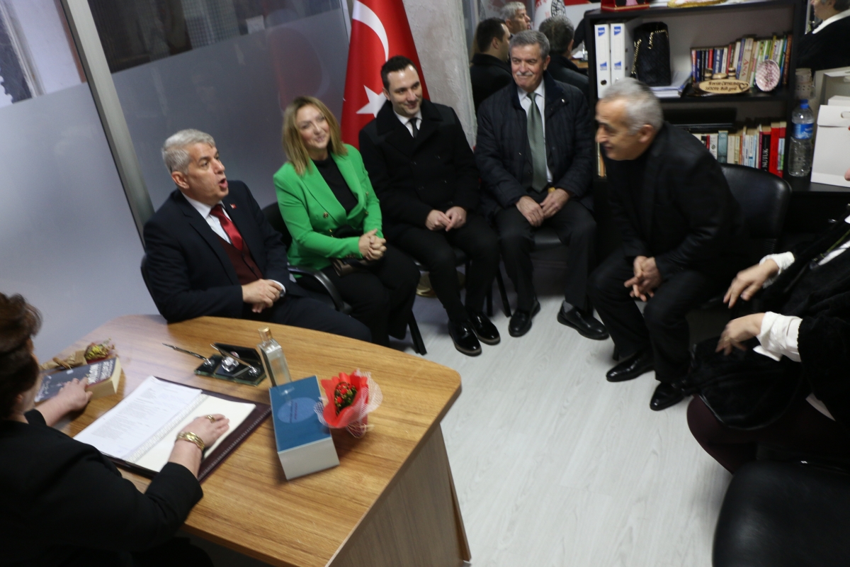 CHP Serdivan Belediye Başkan Adayı Aydoğan Arslan ile CHP Sapanca Belediye Başkan Adayı Azize Çeroğlu 14 Mart Tıp Bayramı Kutlamalarında SASÇED Başkanı Mahmure Çolak'ı Makamında Ziyaret Ettiler