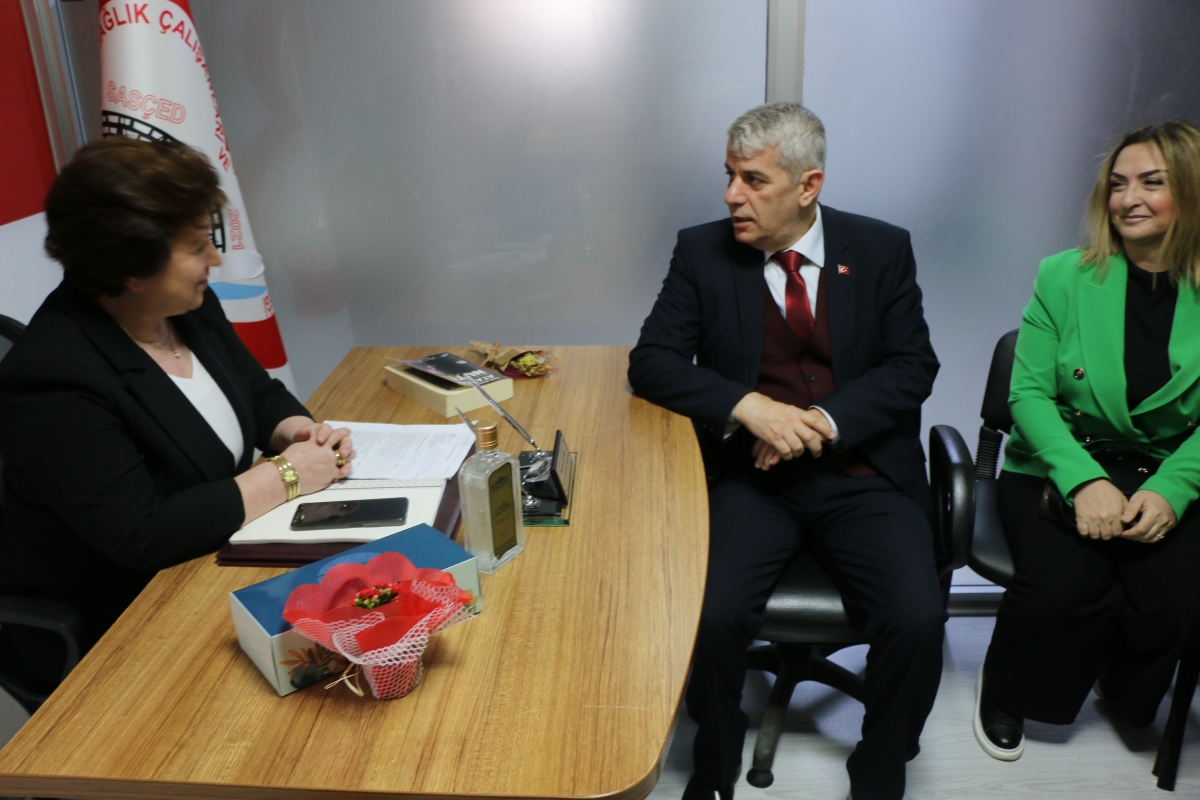 CHP Serdivan Belediye Başkan Adayı Aydoğan Arslan ile CHP Sapanca Belediye Başkan Adayı Azize Çeroğlu 14 Mart Tıp Bayramı Kutlamalarında SASÇED Başkanı Mahmure Çolak'ı Makamında Ziyaret Ettiler