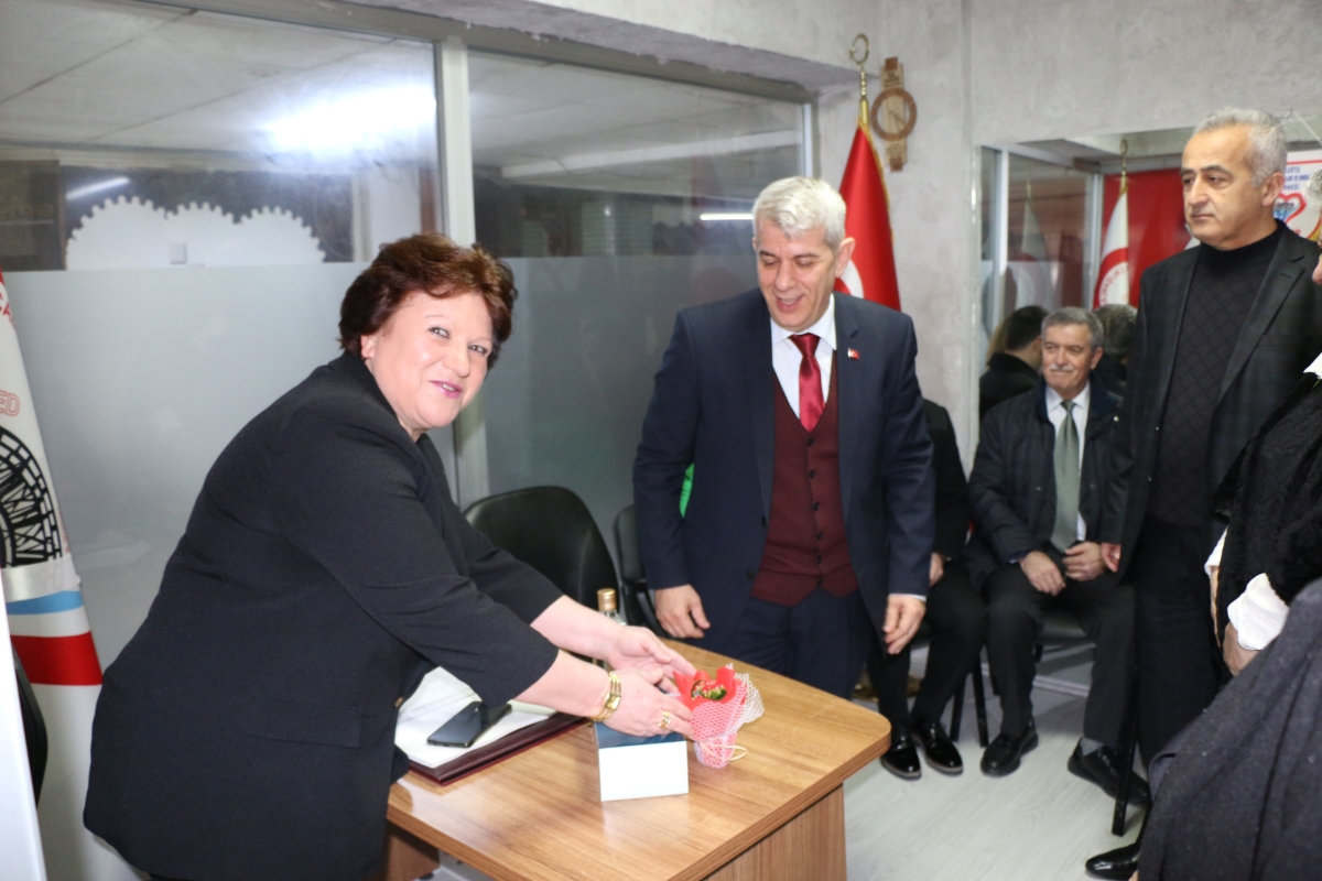 CHP Serdivan Belediye Başkan Adayı Aydoğan Arslan ile CHP Sapanca Belediye Başkan Adayı Azize Çeroğlu 14 Mart Tıp Bayramı Kutlamalarında SASÇED Başkanı Mahmure Çolak'ı Makamında Ziyaret Ettiler