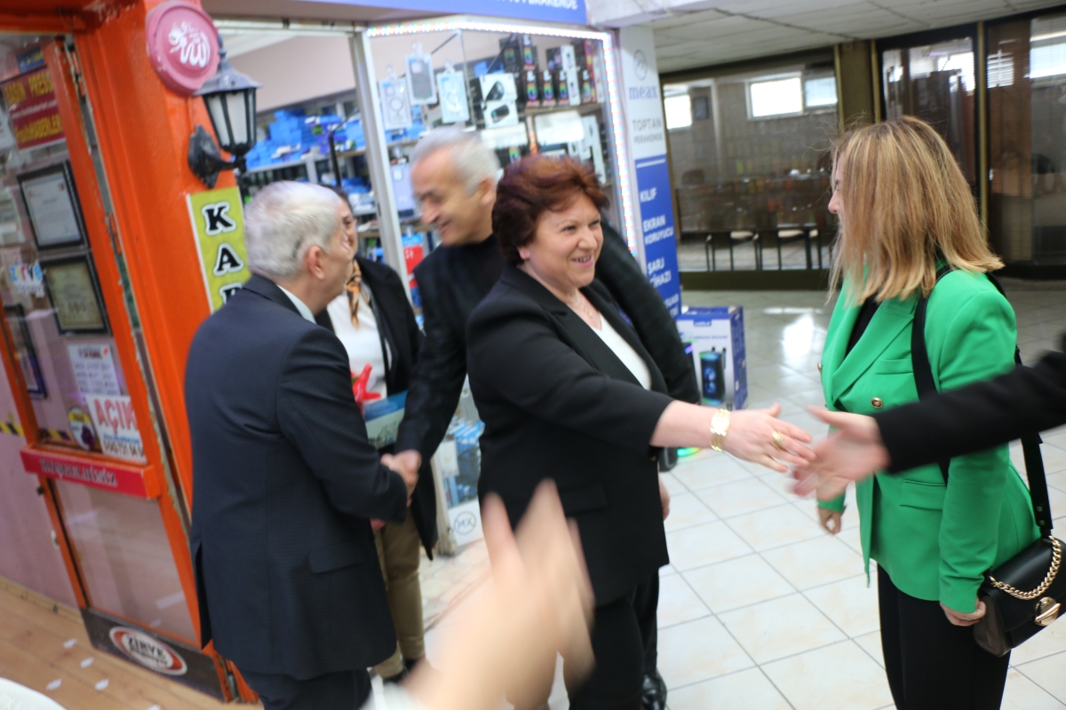 CHP Serdivan Belediye Başkan Adayı Aydoğan Arslan ile CHP Sapanca Belediye Başkan Adayı Azize Çeroğlu 14 Mart Tıp Bayramı Kutlamalarında SASÇED Başkanı Mahmure Çolak'ı Makamında Ziyaret Ettiler