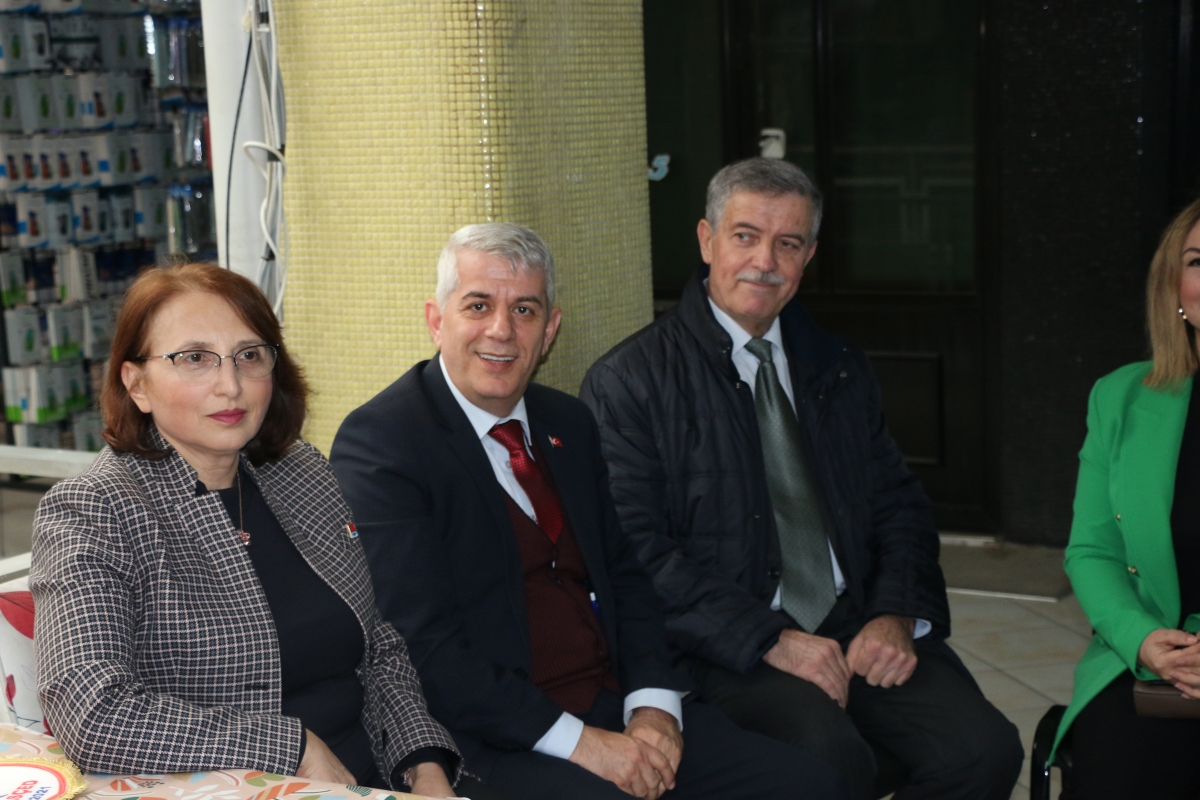 CHP Serdivan Belediye Başkan Adayı Aydoğan Arslan ile CHP Sapanca Belediye Başkan Adayı Azize Çeroğlu 14 Mart Tıp Bayramı Kutlamalarında SASÇED Başkanı Mahmure Çolak'ı Makamında Ziyaret Ettiler