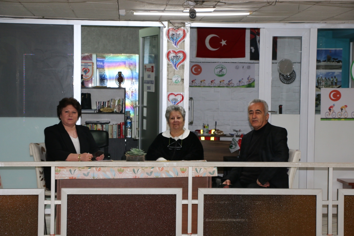 CHP Serdivan Belediye Başkan Adayı Aydoğan Arslan ile CHP Sapanca Belediye Başkan Adayı Azize Çeroğlu 14 Mart Tıp Bayramı Kutlamalarında SASÇED Başkanı Mahmure Çolak'ı Makamında Ziyaret Ettiler