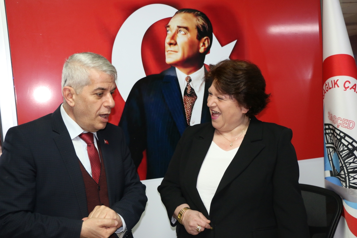 CHP Serdivan Belediye Başkan Adayı Aydoğan Arslan ile CHP Sapanca Belediye Başkan Adayı Azize Çeroğlu 14 Mart Tıp Bayramı Kutlamalarında SASÇED Başkanı Mahmure Çolak'ı Makamında Ziyaret Ettiler