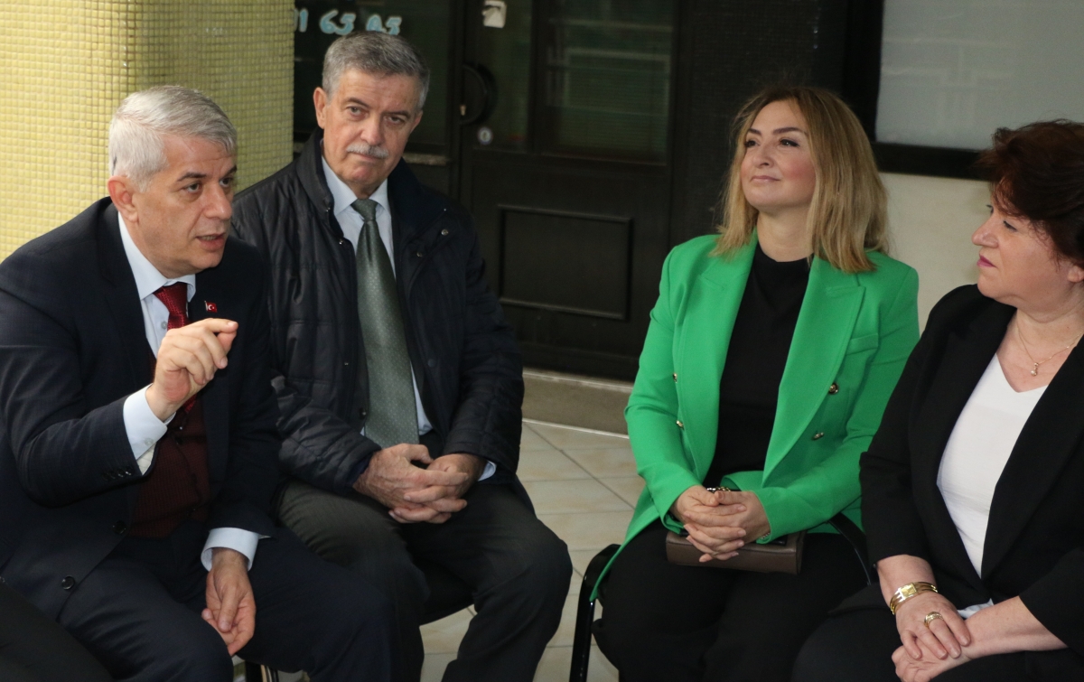 CHP Serdivan Belediye Başkan Adayı Aydoğan Arslan ile CHP Sapanca Belediye Başkan Adayı Azize Çeroğlu 14 Mart Tıp Bayramı Kutlamalarında SASÇED Başkanı Mahmure Çolak'ı Makamında Ziyaret Ettiler