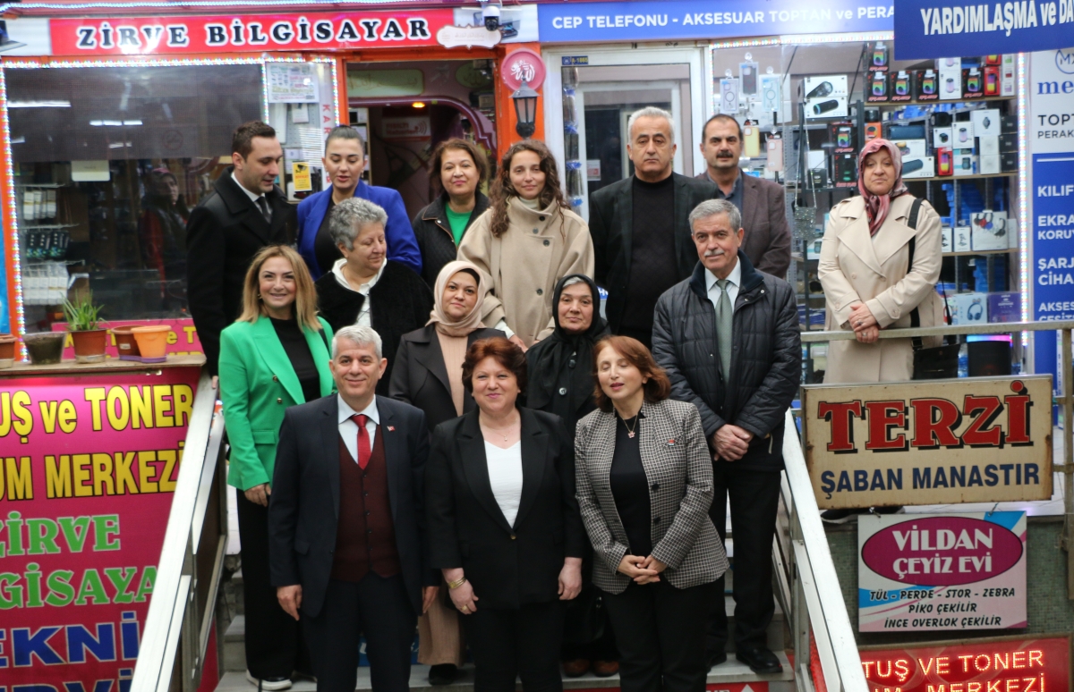 CHP Serdivan Belediye Başkan Adayı Aydoğan Arslan ile CHP Sapanca Belediye Başkan Adayı Azize Çeroğlu 14 Mart Tıp Bayramı Kutlamalarında SASÇED Başkanı Mahmure Çolak'ı Makamında Ziyaret Ettiler