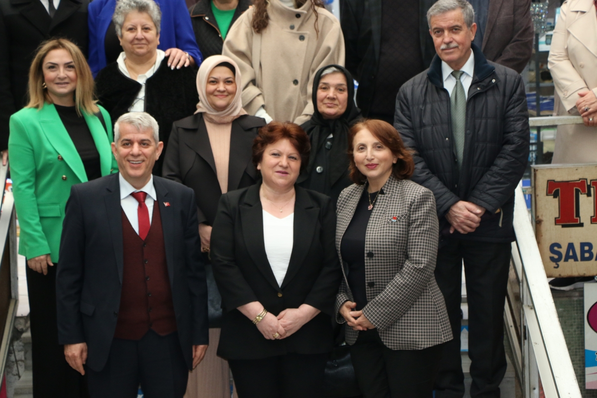 CHP Serdivan Belediye Başkan Adayı Aydoğan Arslan ile CHP Sapanca Belediye Başkan Adayı Azize Çeroğlu 14 Mart Tıp Bayramı Kutlamalarında SASÇED Başkanı Mahmure Çolak'ı Makamında Ziyaret Ettiler