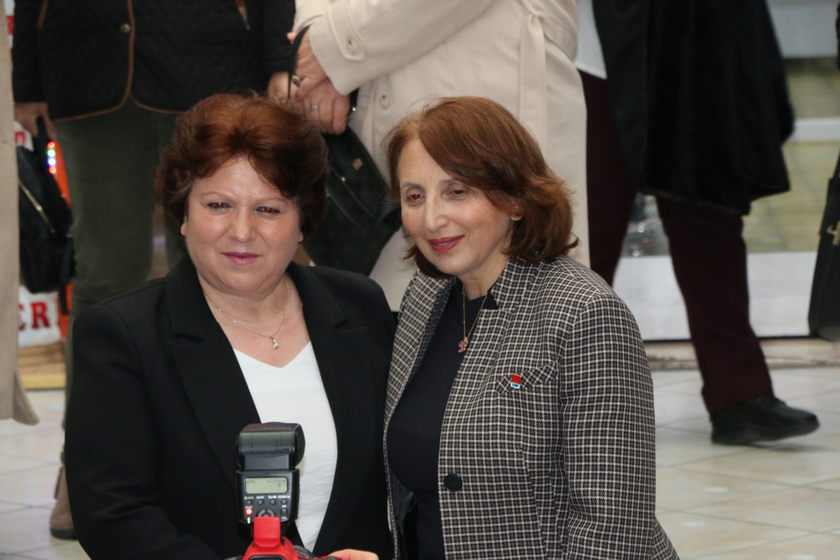 CHP Serdivan Belediye Başkan Adayı Aydoğan Arslan ile CHP Sapanca Belediye Başkan Adayı Azize Çeroğlu 14 Mart Tıp Bayramı Kutlamalarında SASÇED Başkanı Mahmure Çolak'ı Makamında Ziyaret Ettiler