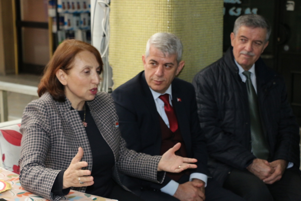 CHP Serdivan Belediye Başkan Adayı Aydoğan Arslan ile CHP Sapanca Belediye Başkan Adayı Azize Çeroğlu 14 Mart Tıp Bayramı Kutlamalarında SASÇED Başkanı Mahmure Çolak'ı Makamında Ziyaret Ettiler