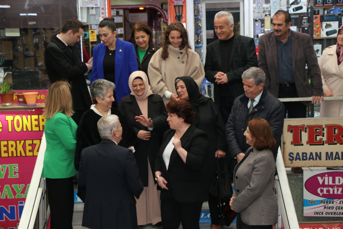 CHP Serdivan Belediye Başkan Adayı Aydoğan Arslan ile CHP Sapanca Belediye Başkan Adayı Azize Çeroğlu 14 Mart Tıp Bayramı Kutlamalarında SASÇED Başkanı Mahmure Çolak'ı Makamında Ziyaret Ettiler