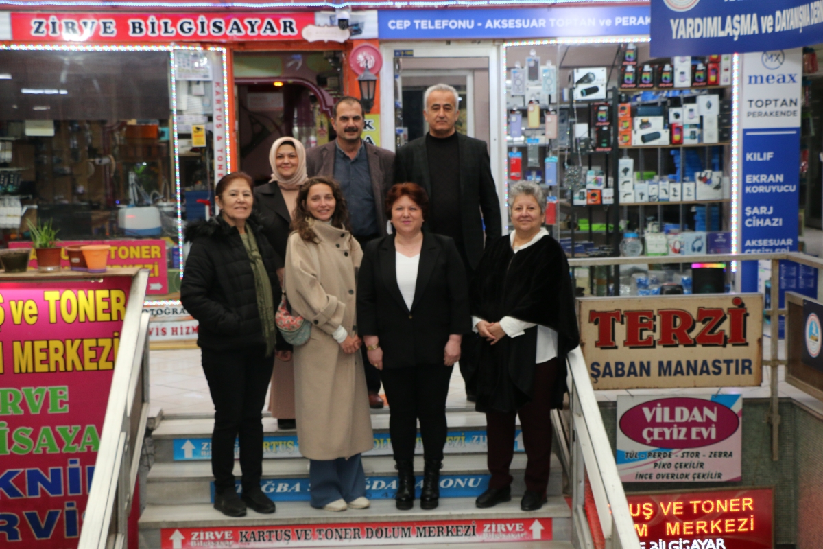CHP Serdivan Belediye Başkan Adayı Aydoğan Arslan ile CHP Sapanca Belediye Başkan Adayı Azize Çeroğlu 14 Mart Tıp Bayramı Kutlamalarında SASÇED Başkanı Mahmure Çolak'ı Makamında Ziyaret Ettiler